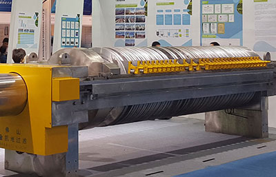 選擇不銹鋼板框式壓濾機(jī)，應(yīng)考慮以下幾個(gè)方面