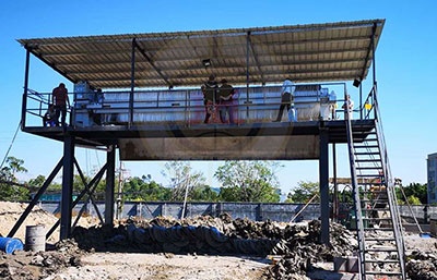 安裝污泥壓濾機后，須首先檢查設(shè)備并進行調(diào)試