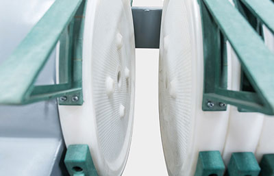 壓濾機(jī)廠家解析:污泥壓濾機(jī)濾布根據(jù)濾液來(lái)選擇