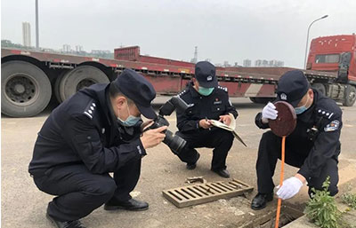 涉嫌向長江流域非法傾倒30余噸廢物，4人被批捕