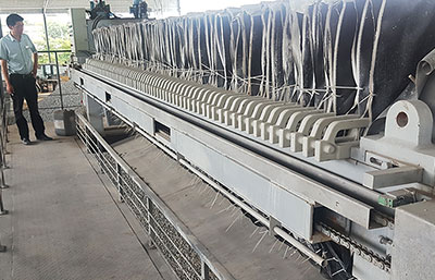 壓濾機(jī)設(shè)備進(jìn)行過濾時如何降低濾餅的含水率