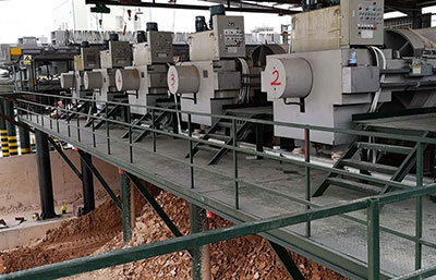 降低污泥壓濾機(jī)泥餅含水率的方法