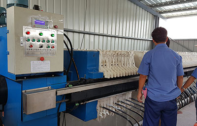 污泥壓濾機(jī)濾板出現(xiàn)跑料的原因