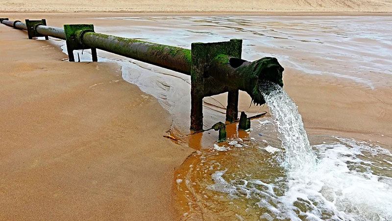 每年160多億噸工業(yè)污水偷排 健全環(huán)境監(jiān)管體系刻不容緩