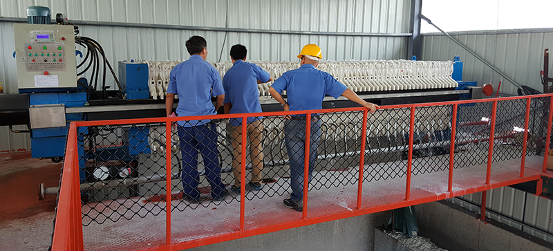 污泥壓濾機(jī)進(jìn)行潤滑和保養(yǎng)提高使用壽命