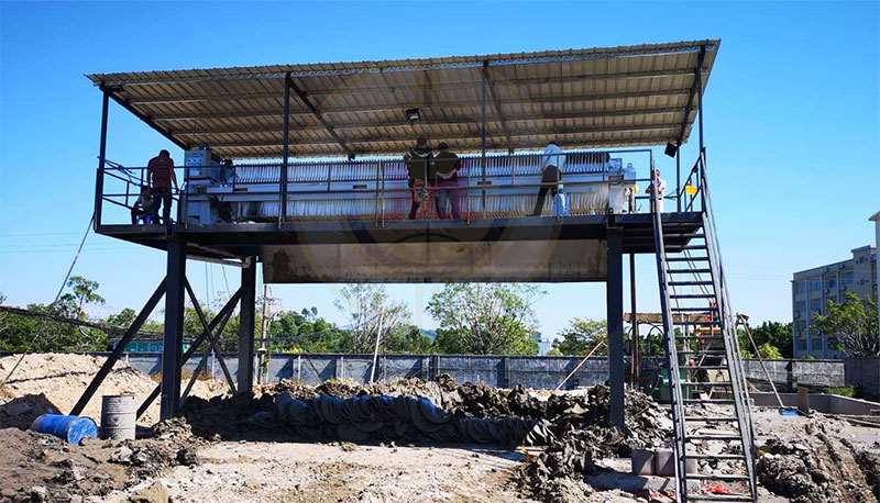 安裝污泥壓濾機后，須首先檢查設備并進行調(diào)試