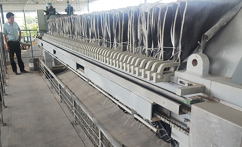 壓濾機(jī)設(shè)備進(jìn)行過濾時(shí)如何降低濾餅的含水率